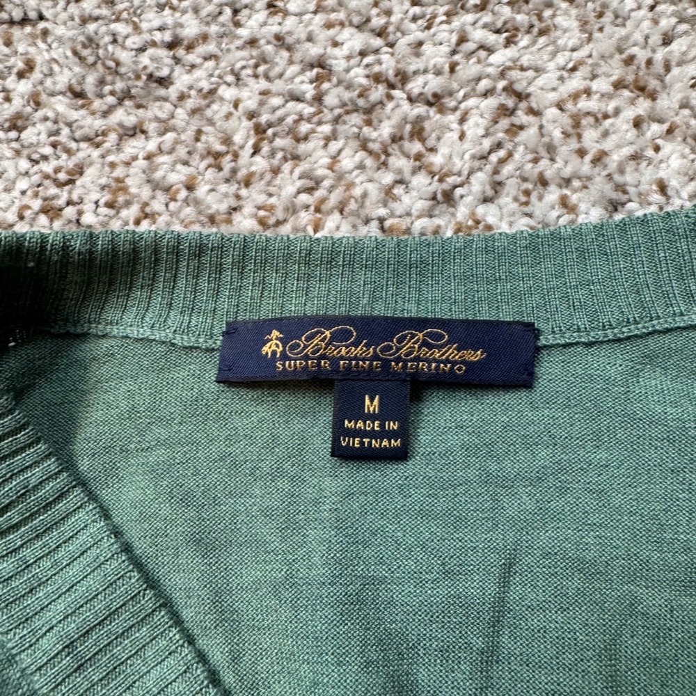 Brooks Brothers Super Fine Merino Wool Medium V Neck Button Front Cardigan Green - Picture 7 of 7